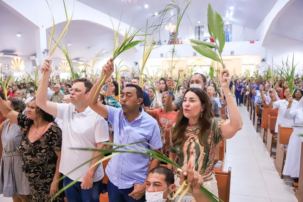 Joel Rodrigues e Margarete Coelho participam do Domingo de Ramos no Dirceu e reforçam proximidade com os fiéis