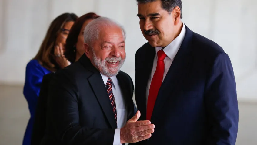 Maduro, ditador venezuelano, compara sistemas judiciais do Brasil e Venezuela: ‘Garantir a democracia