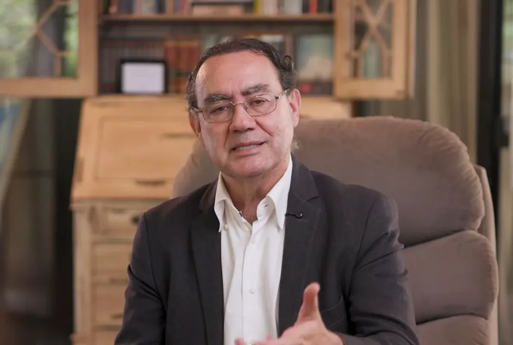 Augusto Cury anuncia pré-candidatura à Presidência