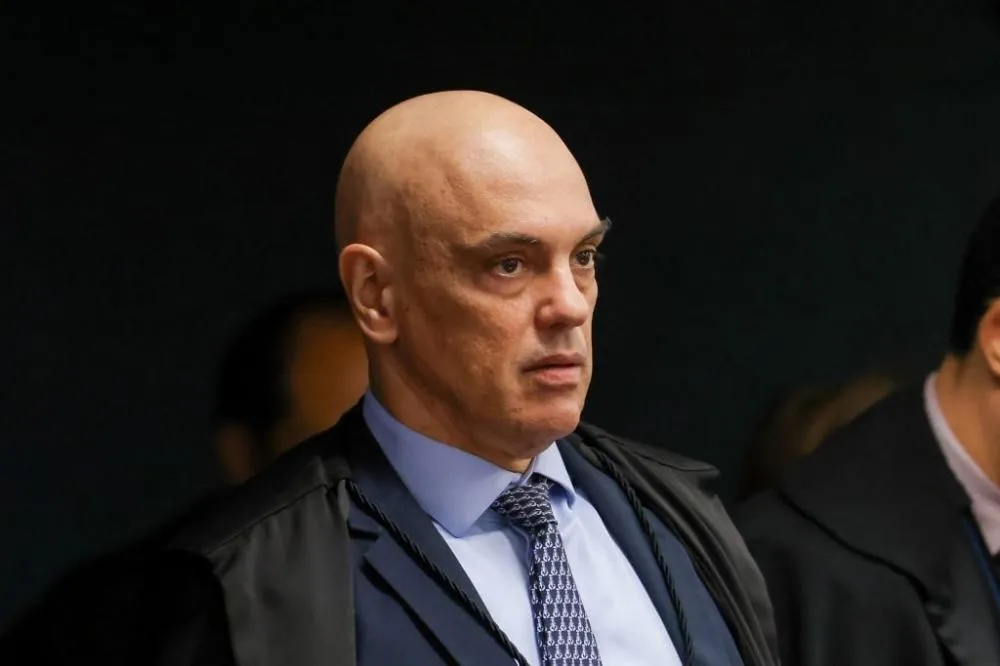 Alexandre de Moraes manda PF devolver equipamentos de jornalista investigado por suposta perseguição
