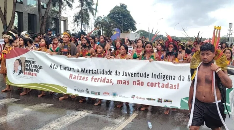 Da rampa do Planalto ao protesto na Esplanada: indígenas cobram Lula sobre terras