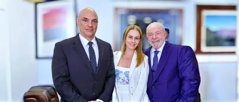 Receita desmonta versão de esposa de Moraes sobre jatinhos do Banco Master