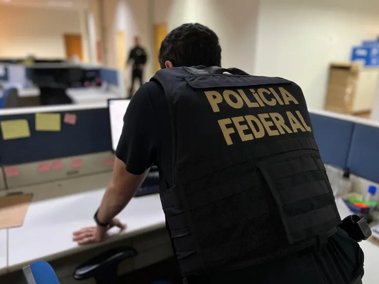 PF faz operação contra fraudes bancárias e golpe do chip no Piauí