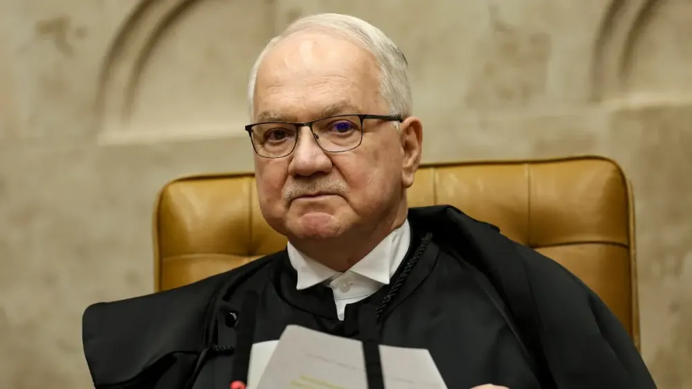 Fachin admite crise no Judiciário e cobra mudança de postura do STF