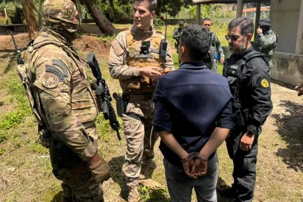 Polícia prende ex-vereador por latrocínio após buscas em área de mata no Ceará 