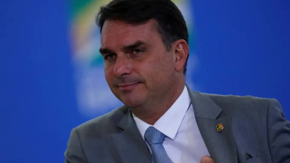 Flávio Bolsonaro pode ficar fora das eleições de 2026? Entenda o que diz a lei