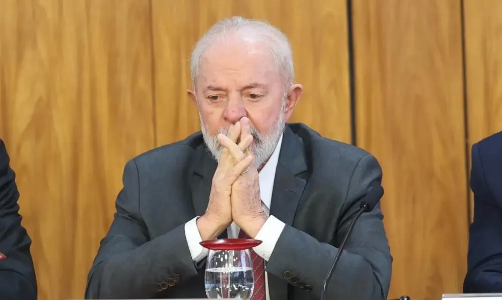 Juros altos e dívidas reduzem impacto do aumento de renda no governo Lula