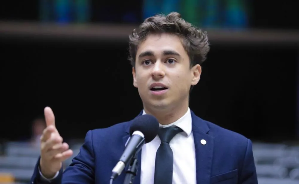 Nikolas Ferreira entra em nova briga com filho de Bolsonaro e eleva tom nas redes