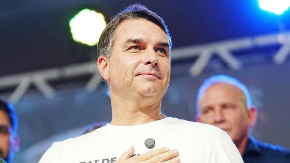 Virada no Sul e avanço no Sudeste colocam Flávio Bolsonaro à frente de Lula em três Estados-chave