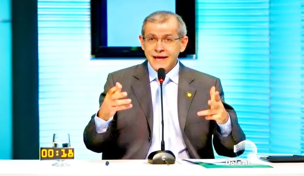NAZARENO FONTELES: quando a fala vira espelho ou profecia