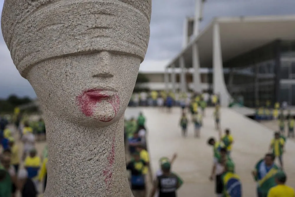 Perdeu no voto, recorre à toga