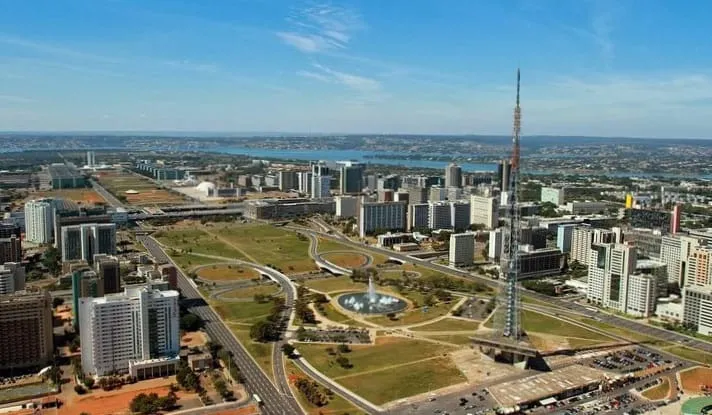 Brasília: Entre as funções de cidade e Estado; as 35 cidades satélites não fazem eleições 