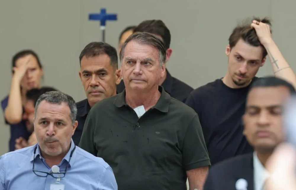 MANGUITO ROTADOR: Bolsonaro já está em centro cirúrgico para operar ombro