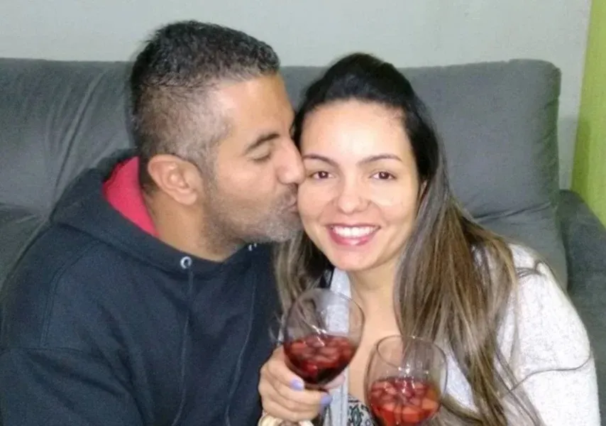 Homem mata mulher e filha presencia o crime dentro de casa