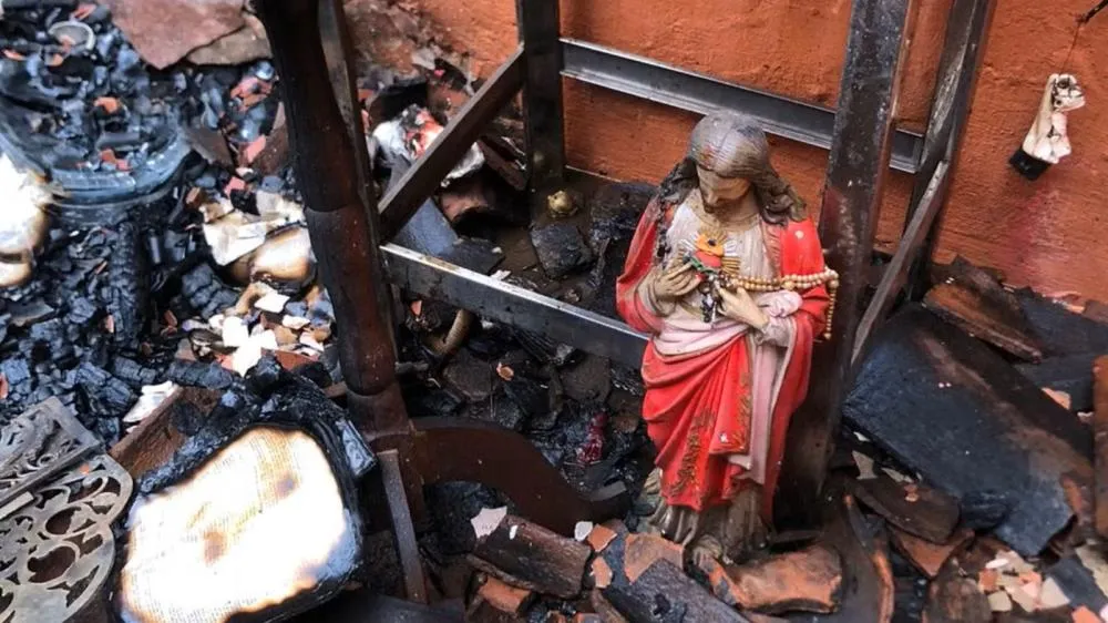 Incêndio destrói casa no Piauí, mas imagem de Jesus fica intacta e chama atenção