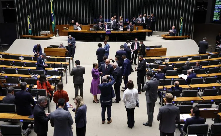 Câmara aprova renovação automática da CNH para motoristas sem multas