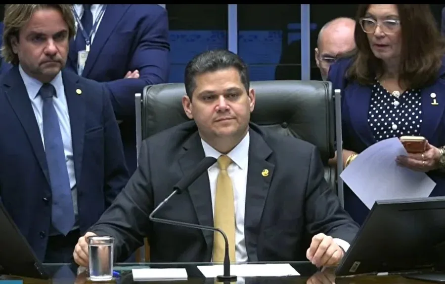 Alcolumbre promulga Lei da Dosimetria: Bolsonaro poderá ser beneficiado