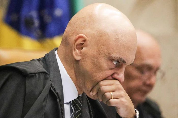 Moraes suspende Lei da Dosimetria e reacende crise entre STF e Congresso Nacional