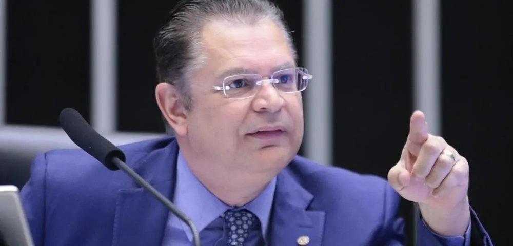 Nova PEC da Anistia amplia tensão entre Congresso e STF após decisão de Moraes