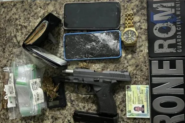Polícia realiza ofensiva contra facções e apreende armas e drogas na capital