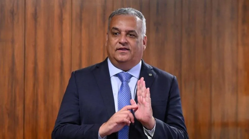 Governo Lula precisa explicar troca de delegado que investigava Lulinha