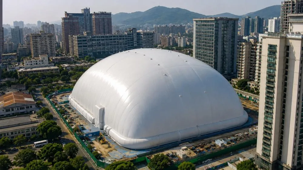 China começa a usar bolhas gigantes para cobrir obras e reduzir poeira nas cidades