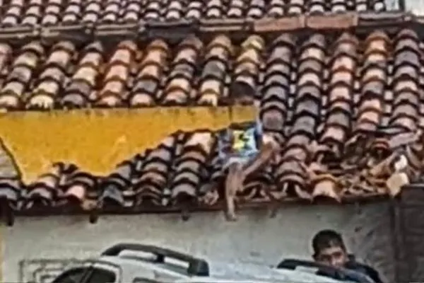 Assalto e perseguição policial terminam com criança jogada em telhado em Piracuruca 