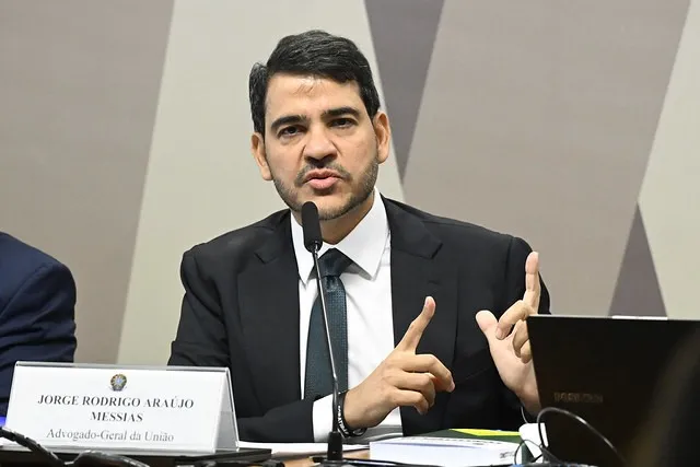 Lula insiste em Jorge Messias ao STF e esbarra em regra do Senado que proíbe nova votação em 2026