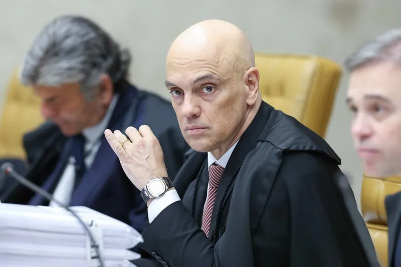 O embate digital: Moraes e a plataforma X Brasil em novos desafios; a rede social pode volta ao ar em breve