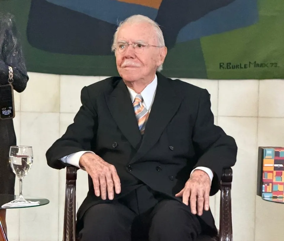 Sarney reúne figuras dos Três Poderes em relançamento histórico de obras literárias no Congresso