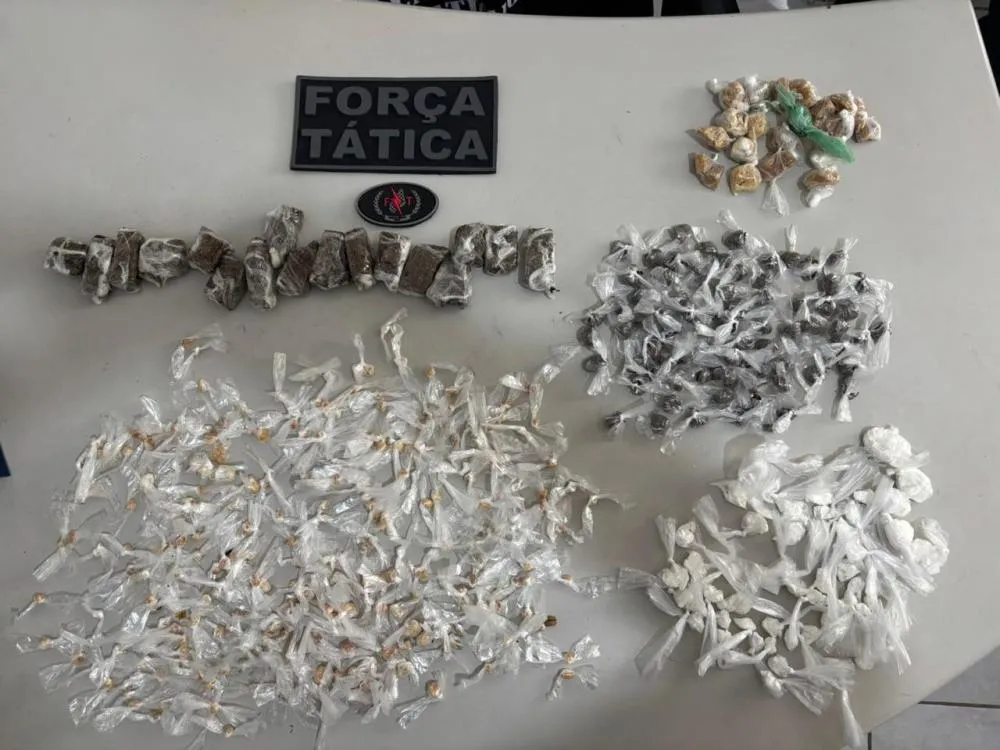 Força Tática apreende drogas em imóvel abandonado na Vila Mandacaru
