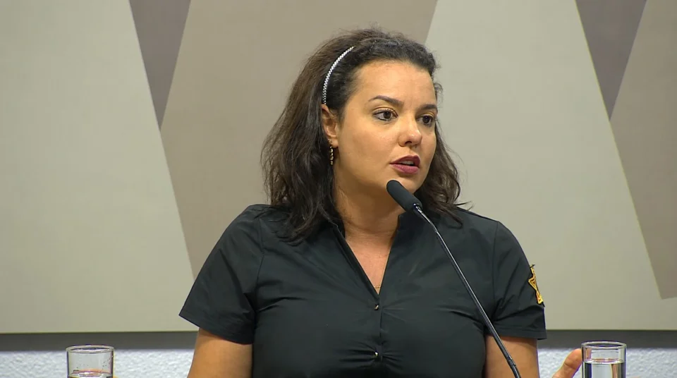 Justiça manda derrubar perfis de médica da Fiocruz após críticas a vacinas