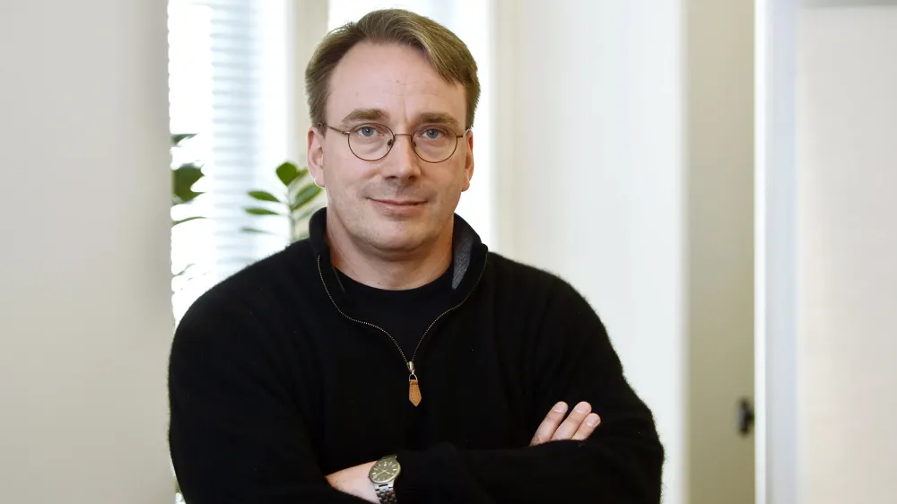 Linus Torvalds critica excesso de IA no desenvolvimento do Linux