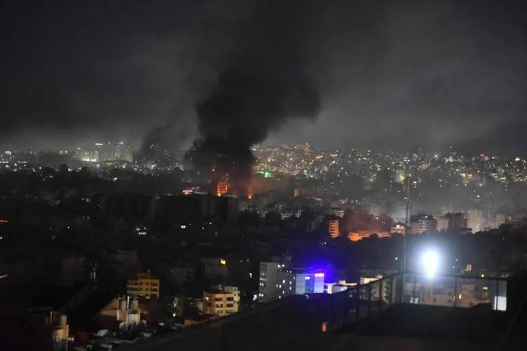 Israel intensifica ofensiva para eliminar Hamas e Hezbollah em ataques coordenados na Síria e no Líbano