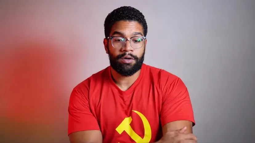 Influenciador comunista deixa partido após disputa sobre controle de canal no YouTube