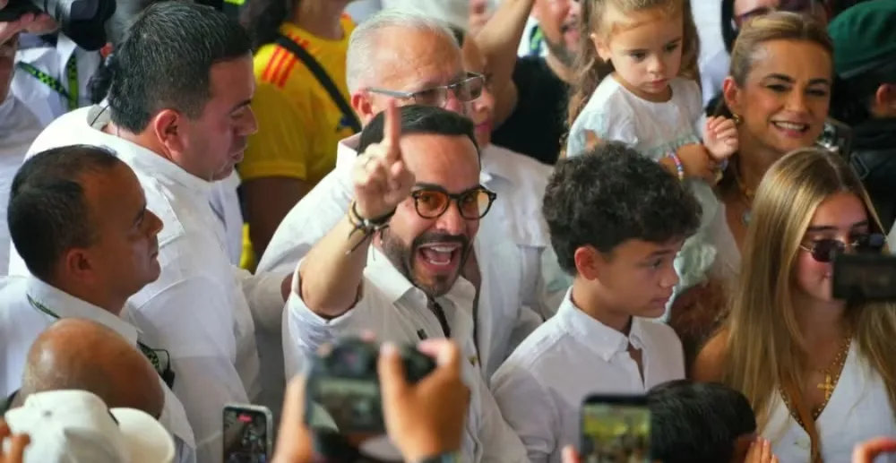 Espriella lidera eleição na Colômbia e aproxima direita colombiana do bolsonarismo